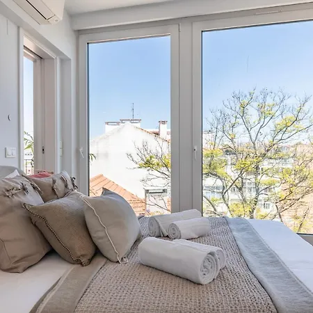 Design 3bdr Duplex W/balcony By Lovelystay Lissabon