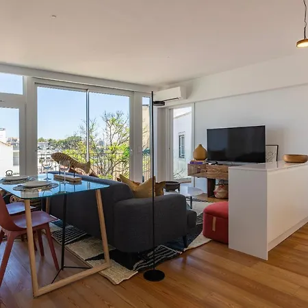 Design 3bdr Duplex W/balcony By Lovelystay